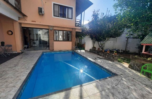 Casa com Piscina e Banheira Hidro em Piratininga