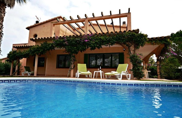 Casa con Piscina, Wifi, A/A y Barbacoa en Sant Pere Pescador - ES-89-82