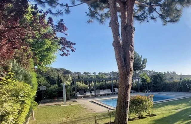 Casa confortavel e moderna entre o campo e a praia.