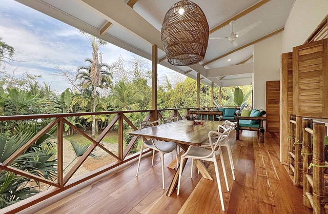 Casa Blanca - Stunning beach/pool house in Playa Negra