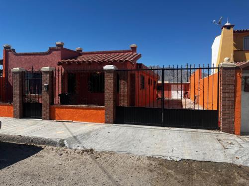 Casa de al lado - 2 bedroom house w/bonus bunkhouse!