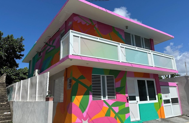 Casa de Las Flores:- Modern 2-Bedroom Apartment in San Juan