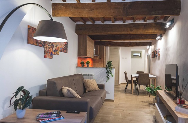 Casa del Cocciaro - independent apartment in the old town, on ground floor