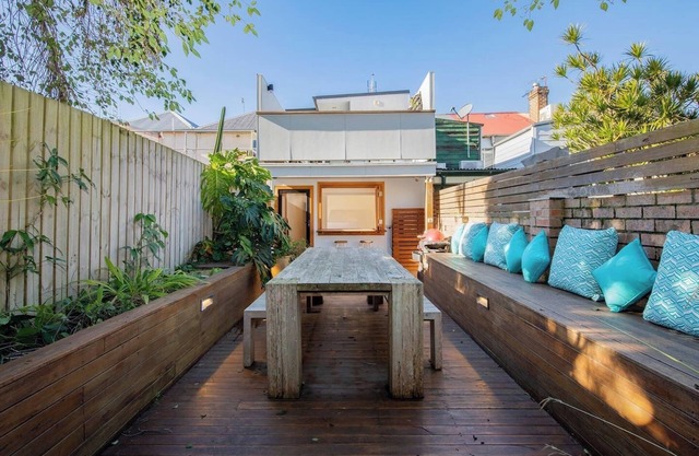 Casa Dianna Timeless Terrace near CBD and Waterfront