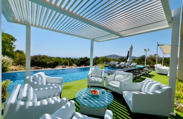 CASA DO LAGO, Charming,spacious Villa, with endless pool,& surrounded with lakes