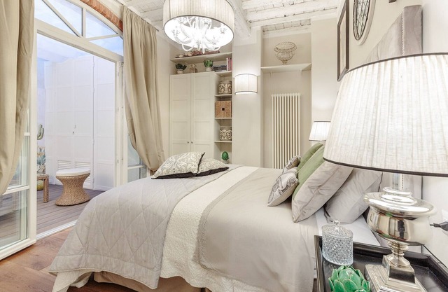 CASA ETTORE, Romantic and Luxury 3 Bedroom Apartment inside the Walls of Lucca