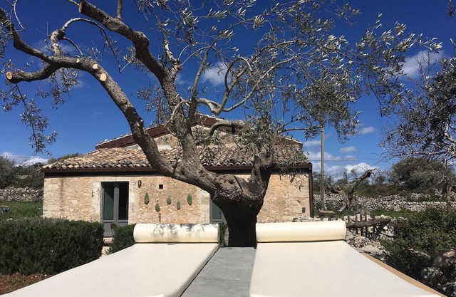 Casa Farfaglia, a charming old oil mill in Noto