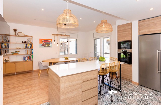Casa Gala Located by Beach in Sitges