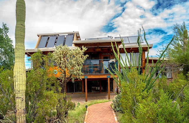 Casa Grande Del Sol - Stunning 6 BR Desert Retreat with Spa at Alma Del Sol