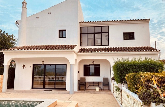 Casa Jean - Algarve, beautiful villa with stunning views & private swimming pool
