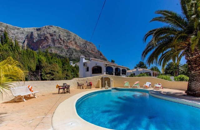 Casa Karma in Javea, sleeps 11 in 5 bedrooms, full air con, wifi & private pool