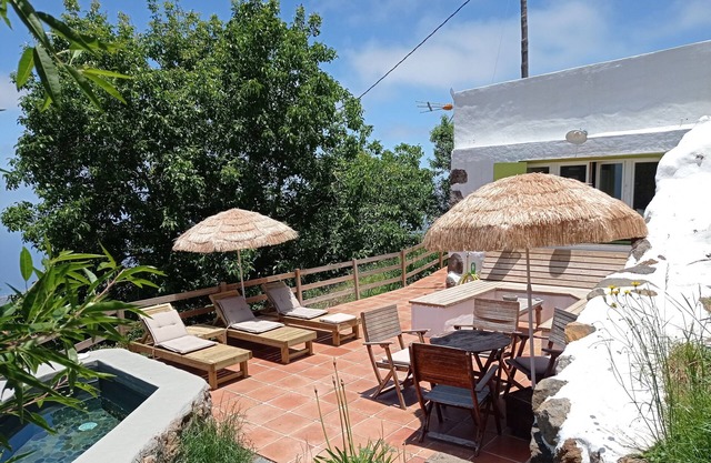 Casa La Jara, located in the middle of nature for country lovers.