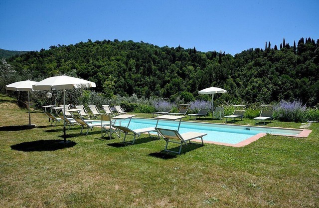 Casa Leggiadra C: A characteristic apartment that is part of an ancient country house.