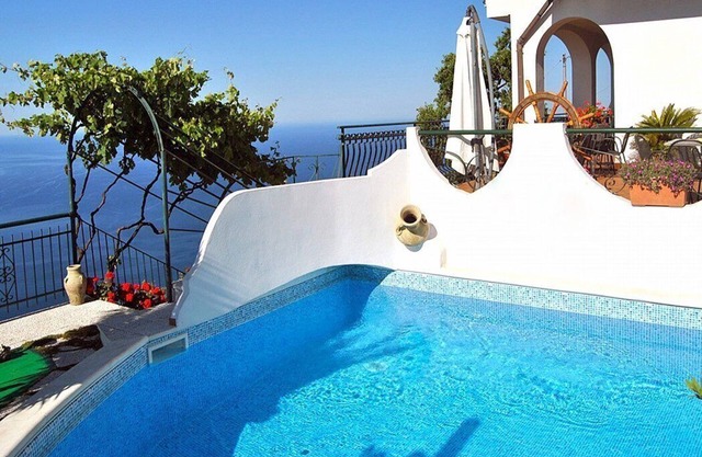 Casa Lolita A: A cozy apartment located on a hillside, facing the sea, with Free WI-FI.