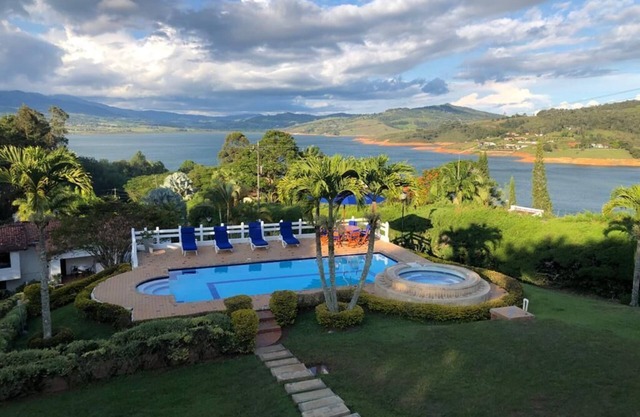 CASA MARIA, LAGO CALIMA