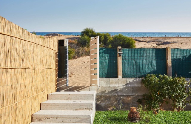Casa Noban, direct access to the beach