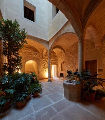 Casa Palacio PAREDES SAAVEDRA by ATRIO