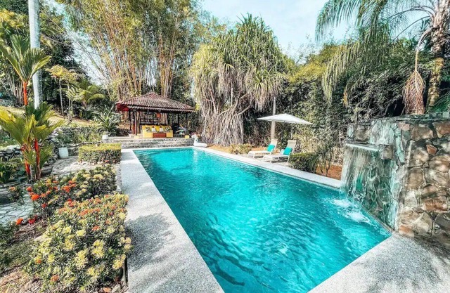 Casa Paraiso - Tropical Getaway Close to Beach