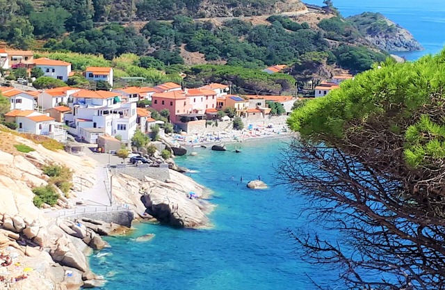 "CASA POMONTE" ON THE SEA with PRIVATE PARKING SPACE.