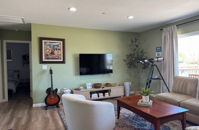 Casa Stargazer, brand new, fast wi-fi, cowboy pool, telescope, and much more!