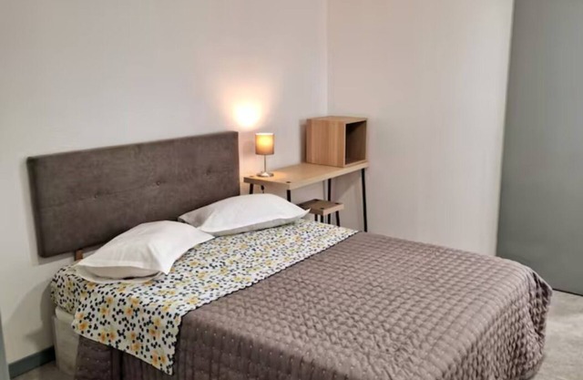 Casa térrea com duas suites e cozinha completa - C1