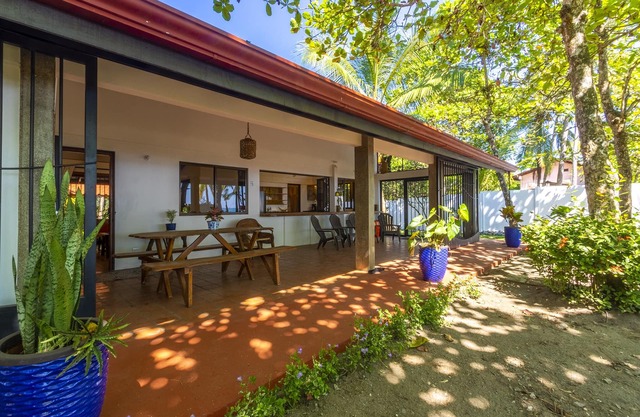 Casa Tortuga - Beautiful Spacious Beachfront House