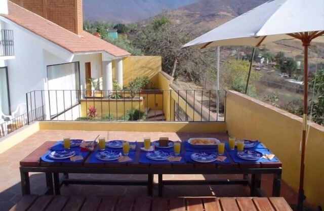 Casa Union, spacious villa with garden and spectacular mountain view