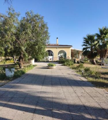 Casa Vacanze " La Ca' " nelle campagne salentine
