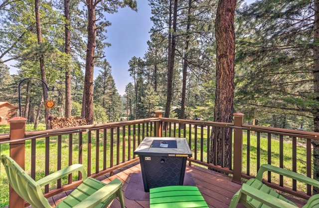 Casa Verde Cabin with Fire Pit 4 Mi to Ski