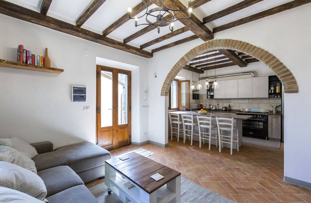 Casa Vinalia inside the Etruscan walls of Cortona