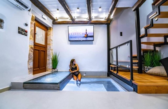 CasaBene-Modern decorated house with indoor pool at Chania Old town