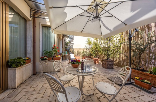 CasAdòro - Two Bedroom Apartment, Sleeps 5
