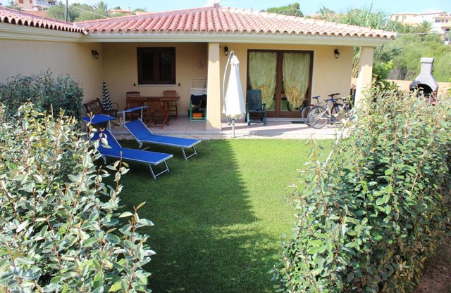 CASADELFARO con Giardino a Pittulongu 600Metri dalla Spiaggia