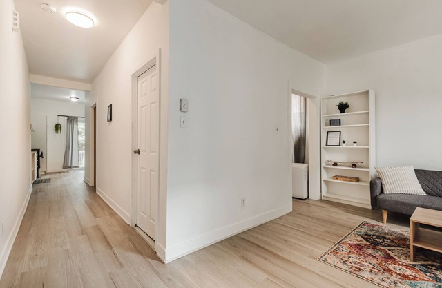CasaMaïa - Cozy 2 bedroom apartment near Lachine canal with backyard .