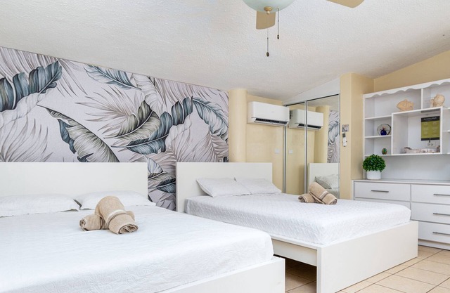 Casamares: Vacation Room with Pool and Jacuzzi 5 min from Beach and Poblado