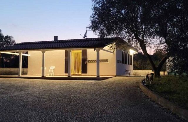 Casamé, it is a complete structure. Cozy nestled in the Mediterranean bush