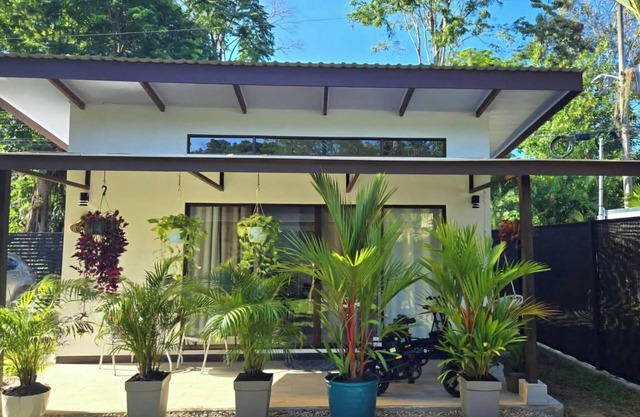 Casita Kukula- Charming studio with WiFi and AC in Playa Negra, Puerto Viejo