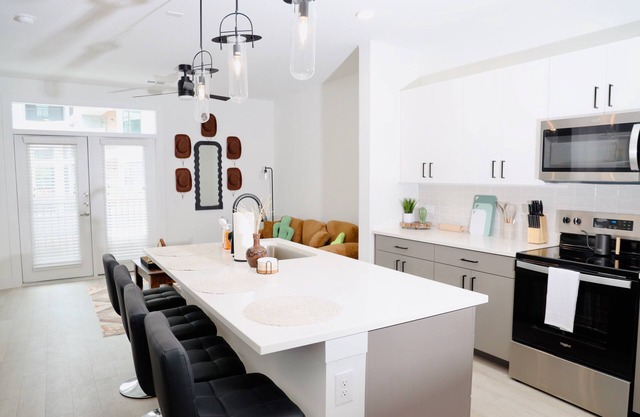 Casita Cactus - King Suite near Domain - with Gym and Pool
