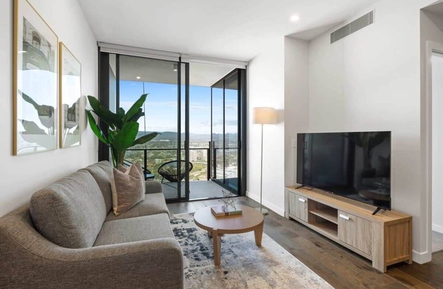 CASSA CASIN0 - Spectacular River & Hinterland Views 1 Bed Apt in Broadbeach