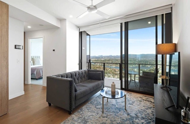 CASSA CASINO - Spectacular River & Hinterland Views 1 Bed Apt in Broadbeach!