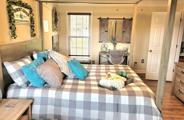 Cast Iron Key Inn: Farm-to-Table Bed & Breakfast