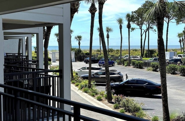 Castaways King Villa on Beach, Free Bikes!