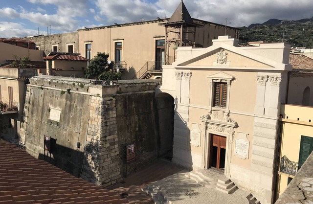 Castello D'Alcontres b & b