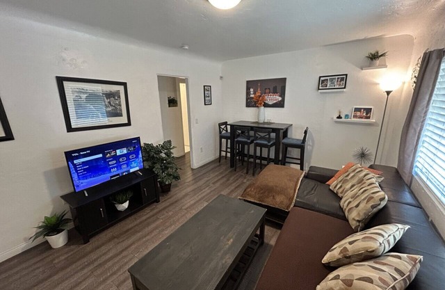 Casual #C 2queen Kids ok 1Story by Fremont St Pets pay more