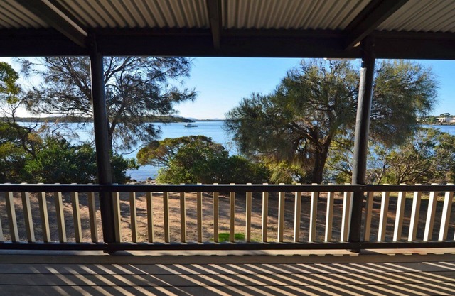 CDC-625 Beach House incl. rear 2BR studio - waterfront property