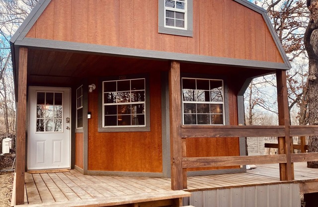 Cedar Bluff - Lemurs & Zebras, Private Hot Tub, Pet-Friendly
