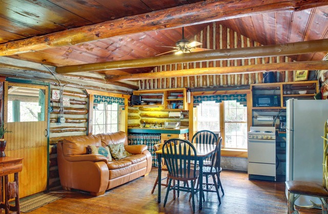 'Cedar Falls Cabin 1' Near Arbuckle Mtn Trails
