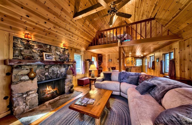 Cedar Flat - Views of the Lake!