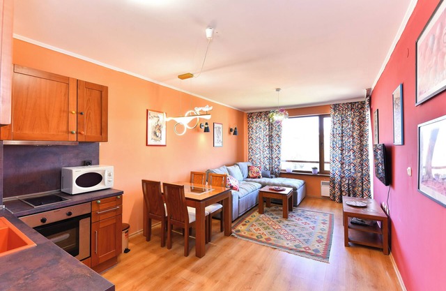 Cedar Lodge III - One BDRM Flat B18 Across from the Gondola Station!