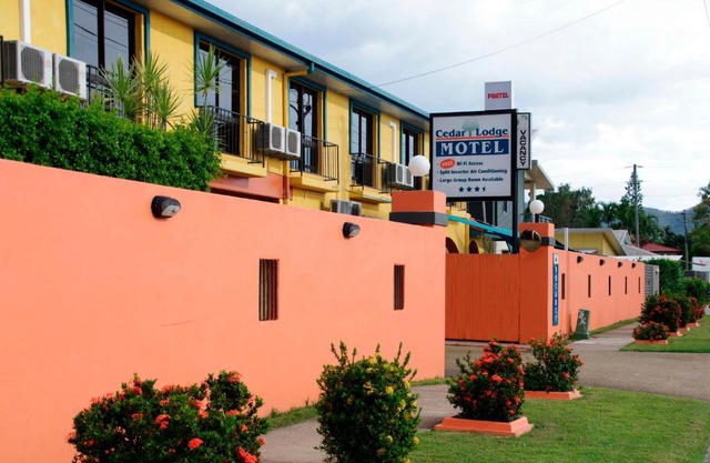 Cedar Lodge Motel